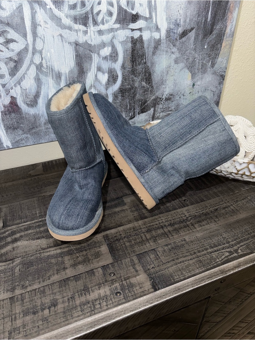 UGG Classic Short Washed Denim boots WONENS SZ 6